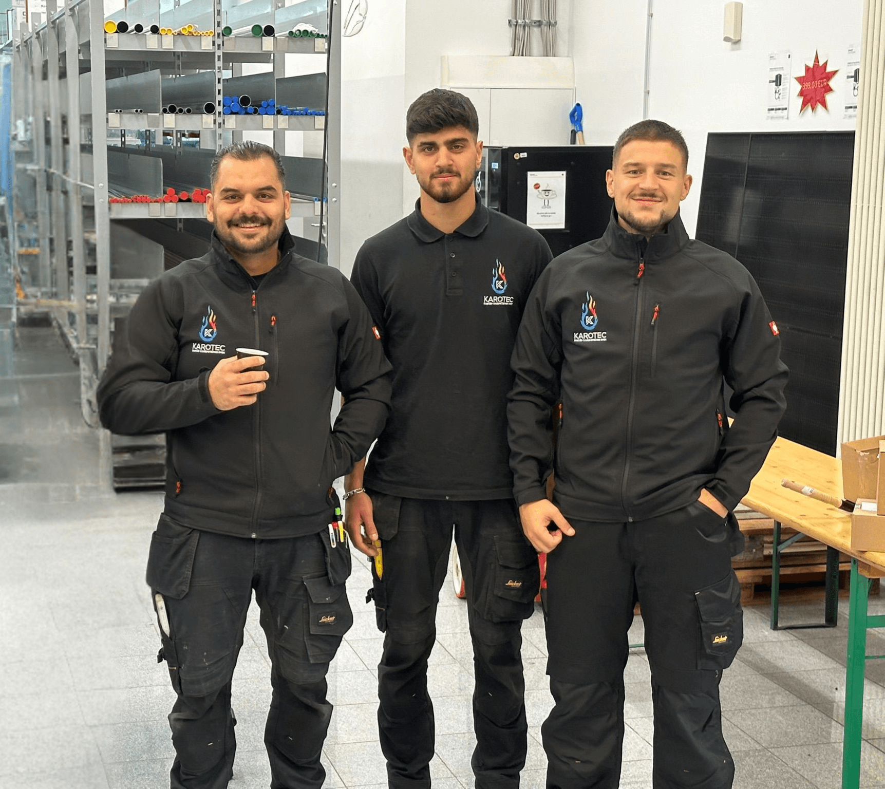 Drei Karotec-Mitarbeiter in der Werkstatt